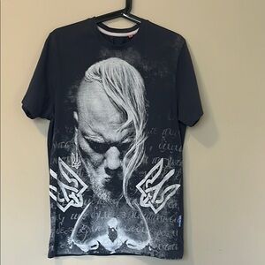 Gray and Black Short Sleeve Tee with Artistic Graphic